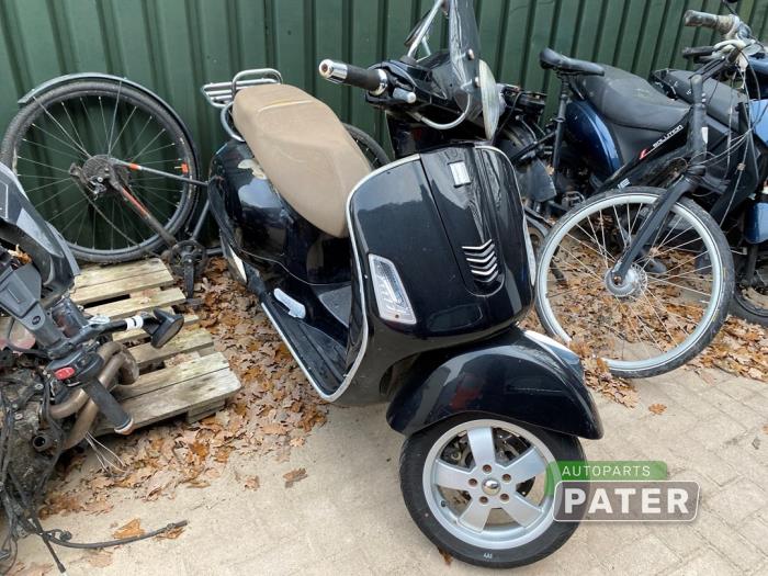 Vespa Scooter (Sloopvoertuig, 2016, Graniet)