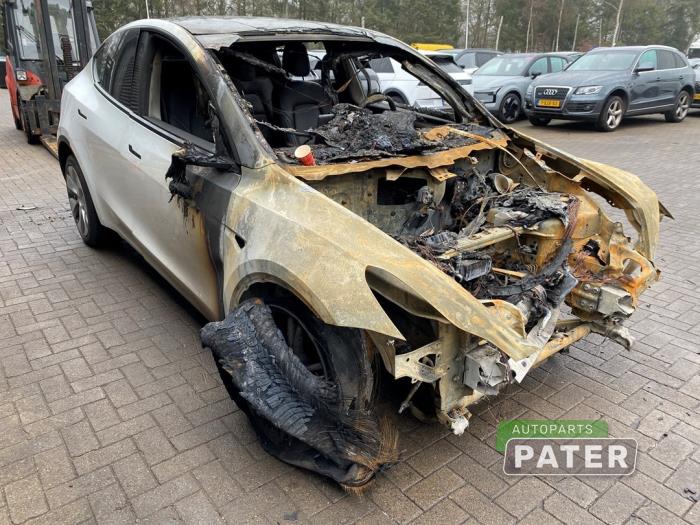 Tesla Model Y Long Range,Performance AWD Sloopvoertuig (2022, Wit)