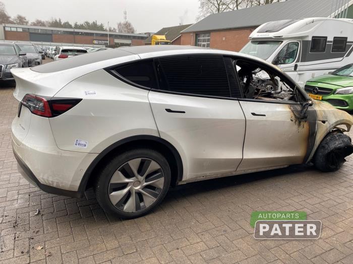 Tesla Model Y Long Range,Performance AWD Sloopvoertuig (2022, Wit)