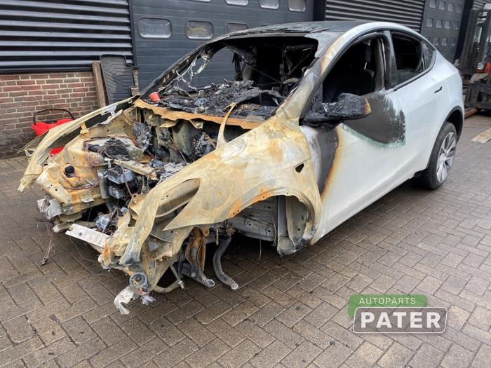 Tesla Model Y Long Range,Performance AWD Sloopvoertuig (2022, Wit)