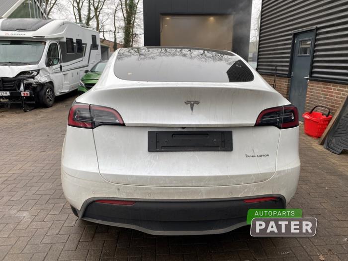 Tesla Model Y Long Range,Performance AWD Sloopvoertuig (2022, Wit)