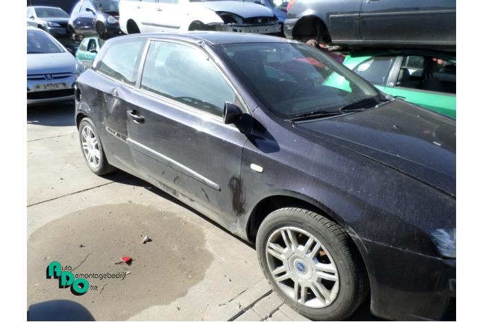 Fiat Stilo 1.8 16V 3-Drs. Sloopvoertuig (2002, Blauw)