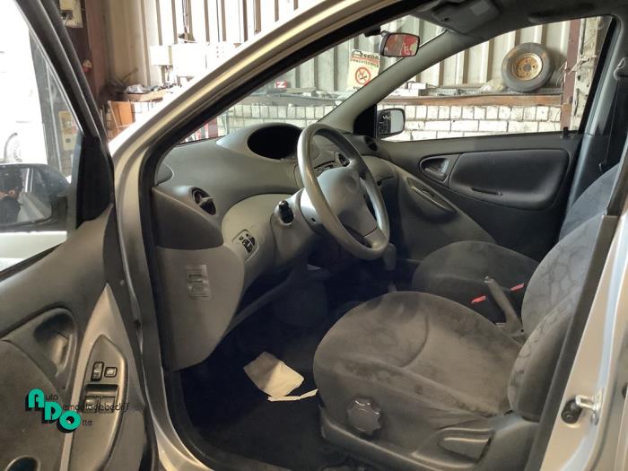 Toyota Yaris 1.3 16V VVT-i Sloopvoertuig (2001, Grijs)