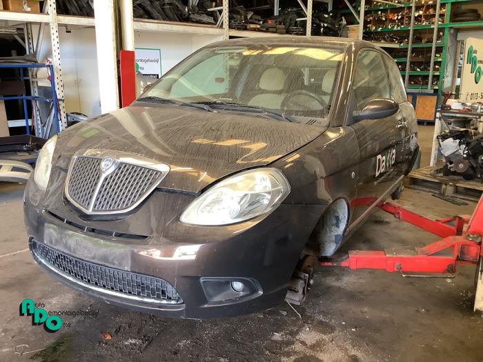 Lancia Ypsilon 1.4 Sloopvoertuig (2008, Bruin)