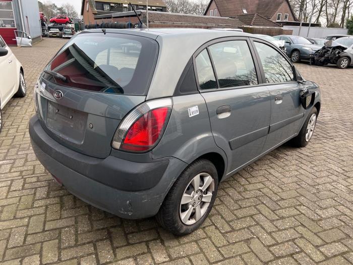Kia Rio II 1.4 16V Sloopvoertuig (2007, Grijs)