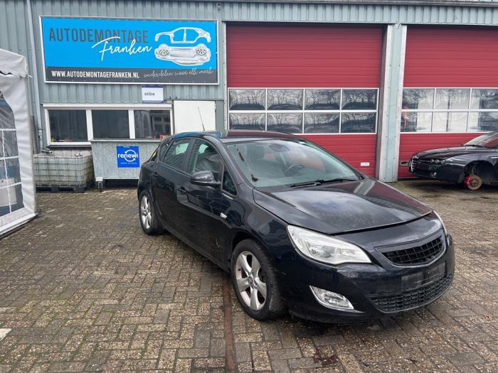 Opel Astra J 1.7 CDTi 16V 110 Sloopvoertuig (2011, Zwart)