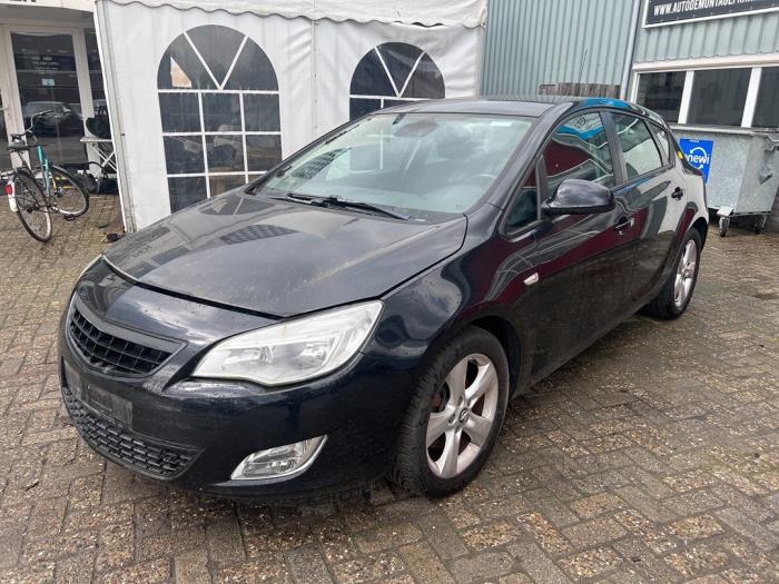Opel Astra J 1.7 CDTi 16V 110 Sloopvoertuig (2011, Zwart)
