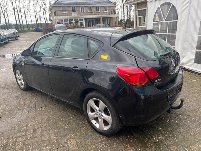 Opel Astra J 1.7 CDTi 16V 110 Sloopvoertuig (2011, Zwart)