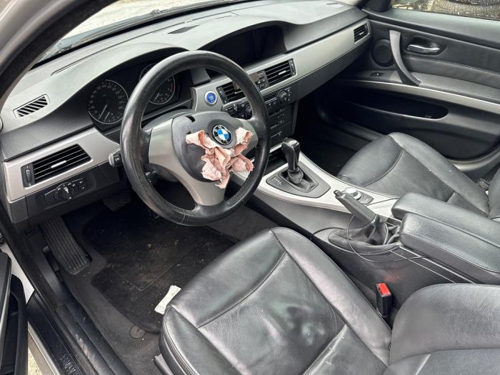 BMW 3 serie 320i 16V Sloopvoertuig (2005, Zilvergrijs)