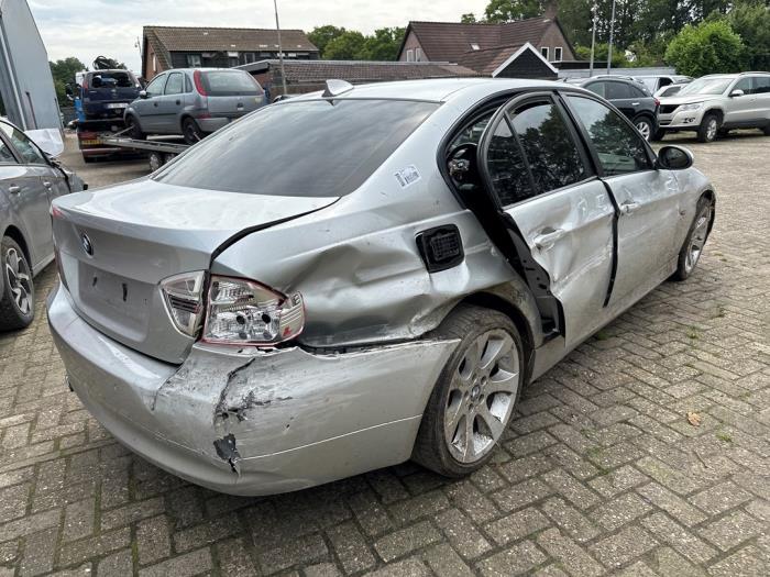 BMW 3 serie 320i 16V Sloopvoertuig (2005, Zilvergrijs)