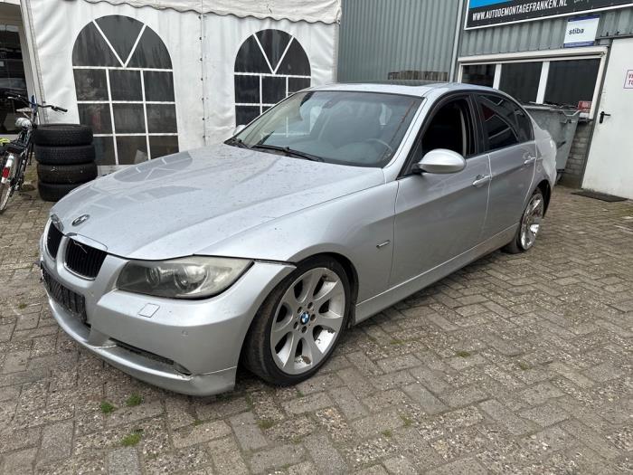 BMW 3 serie 320i 16V Sloopvoertuig (2005, Zilvergrijs)
