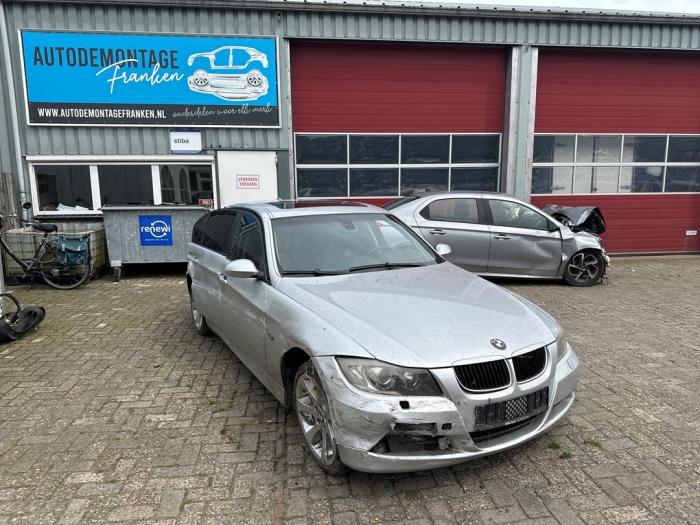 BMW 3 serie 320i 16V Sloopvoertuig (2005, Zilvergrijs)