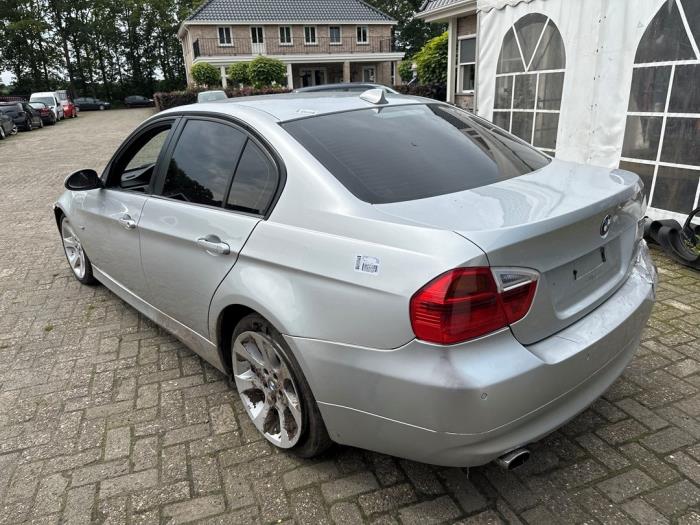 BMW 3 serie 320i 16V Sloopvoertuig (2005, Zilvergrijs)
