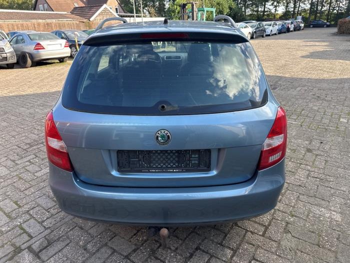 Skoda Fabia II Combi 1.6i 16V Sloopvoertuig (2008, Blauw)