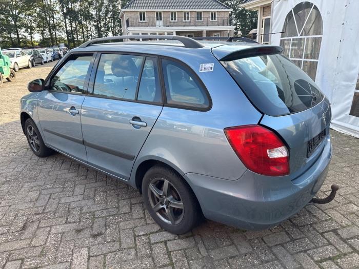 Skoda Fabia II Combi 1.6i 16V Sloopvoertuig (2008, Blauw)