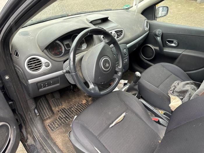 Renault Clio III 1.6 16V Sloopvoertuig (2005, Grijs)