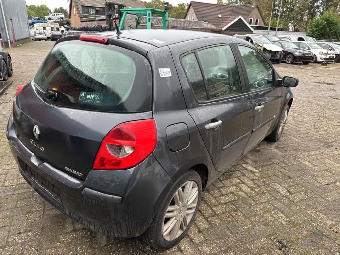 Renault Clio III 1.6 16V Sloopvoertuig (2005, Grijs)