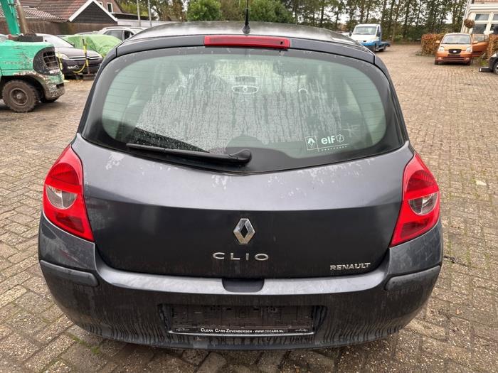 Renault Clio III 1.6 16V Sloopvoertuig (2005, Grijs)