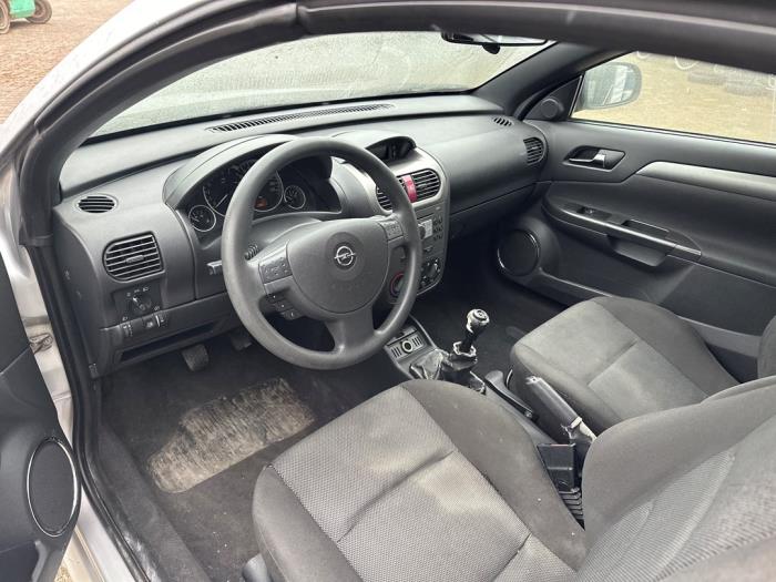 Opel Tigra Twin Top 1.4 16V Sloopvoertuig (2005, Zilvergrijs)