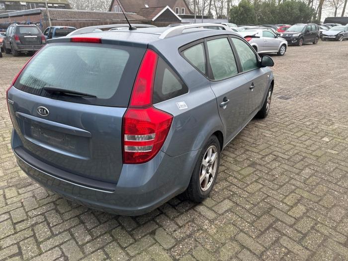Kia Cee'd Sporty Wagon 1.4 16V Sloopvoertuig (2008, Blauw)