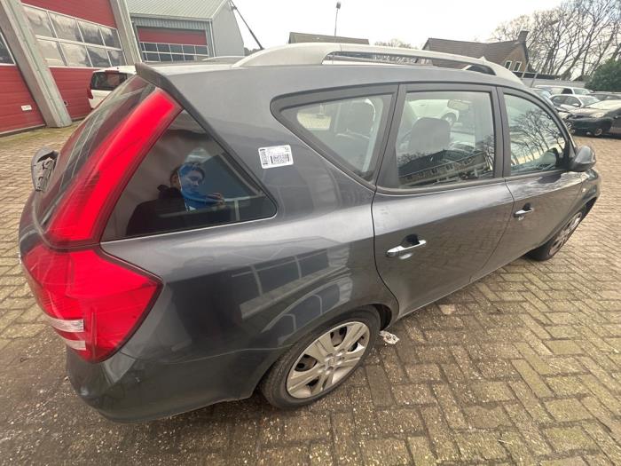 Kia Cee'd Sporty Wagon 1.4 16V Sloopvoertuig (2009, Grijs)