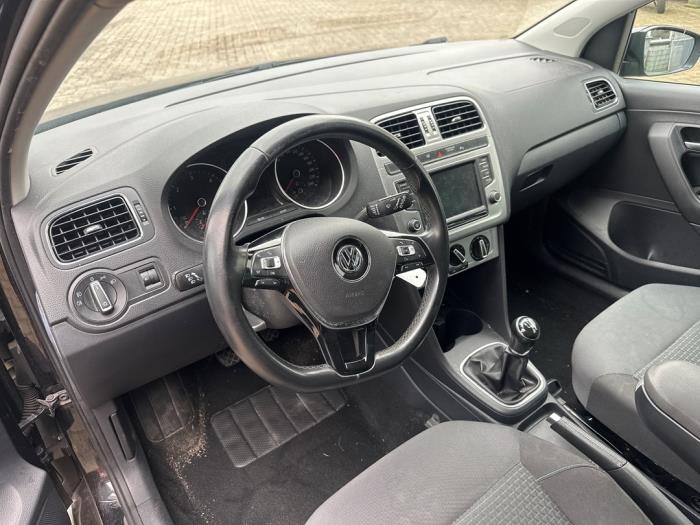 Volkswagen Polo V 1.4 TDI DPF BlueMotion technology Sloopvoertuig (2015, Zwart)