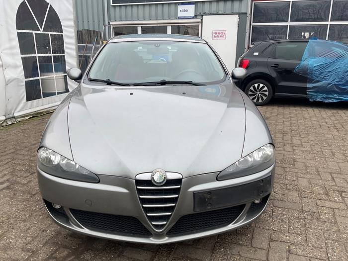 Alfa Romeo 147 1.6 Twin Spark 16V Sloopvoertuig (2005, Grijs)
