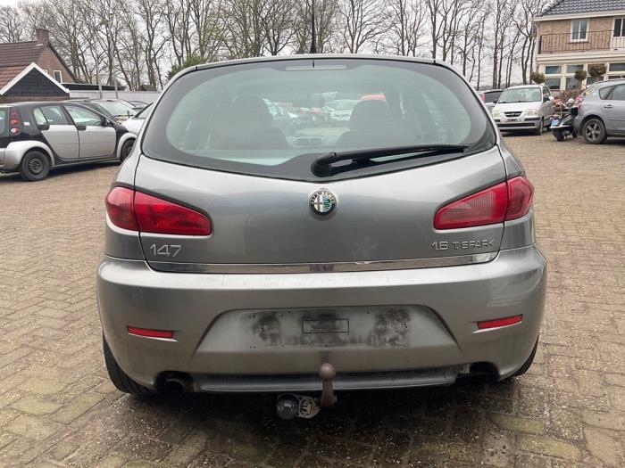 Alfa Romeo 147 1.6 Twin Spark 16V Sloopvoertuig (2005, Grijs)