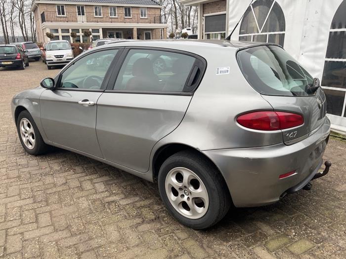 Alfa Romeo 147 1.6 Twin Spark 16V Sloopvoertuig (2005, Grijs)