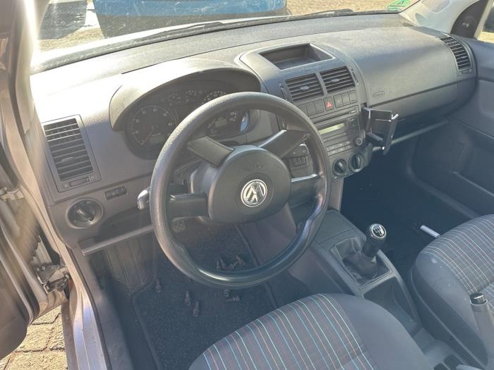 Volkswagen Polo IV 1.2 Sloopvoertuig (2005, Zilvergrijs)