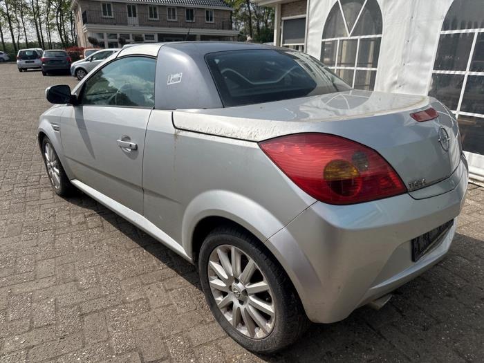 Opel Tigra Twin Top 1.8 16V Sloopvoertuig (2004, Zilvergrijs)