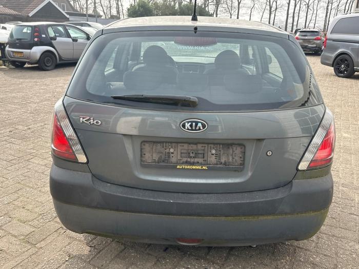 Kia Rio II 1.4 16V Sloopvoertuig (2006, Grijs)