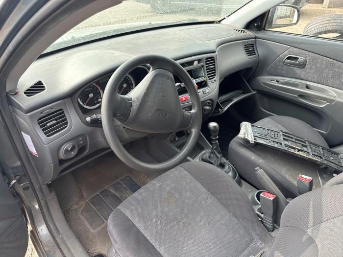 Kia Rio II 1.4 16V Sloopvoertuig (2006, Grijs)