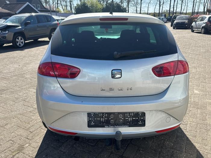 Seat Leon 1.2 TSI Sloopvoertuig (2010, Zilvergrijs)