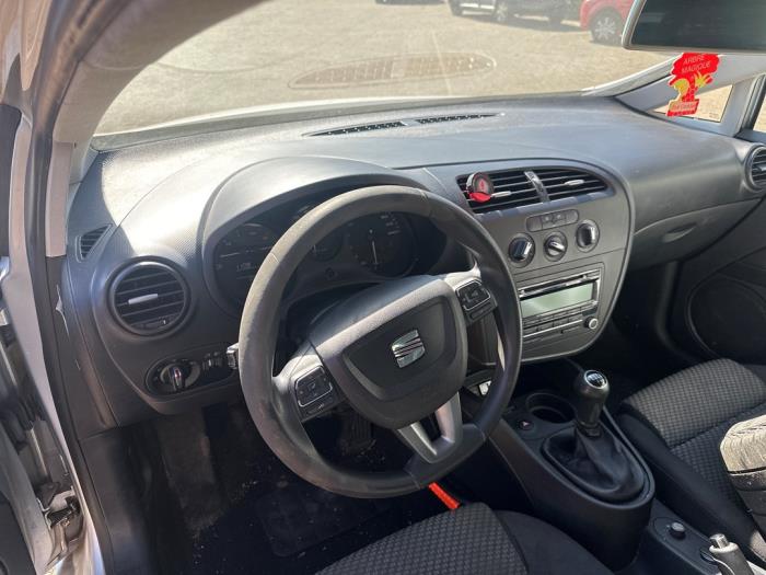 Seat Leon 1.2 TSI Sloopvoertuig (2010, Zilvergrijs)