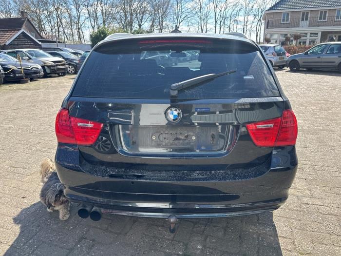 BMW 3 serie Touring 318i 16V Sloopvoertuig (2010, Zwart)