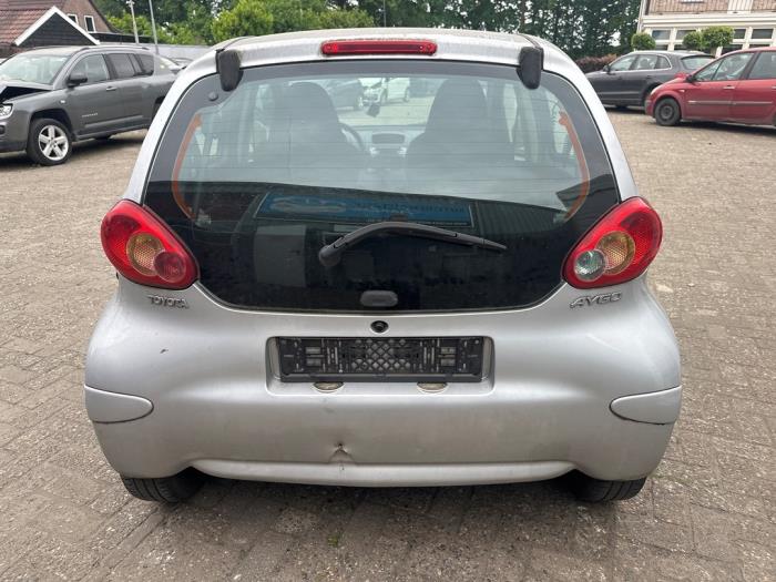 Toyota Aygo 1.0 12V VVT-i Sloopvoertuig (2008, Zilvergrijs)