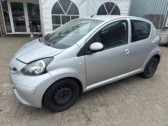 Toyota Aygo 1.0 12V VVT-i Sloopvoertuig (2008, Zilvergrijs)