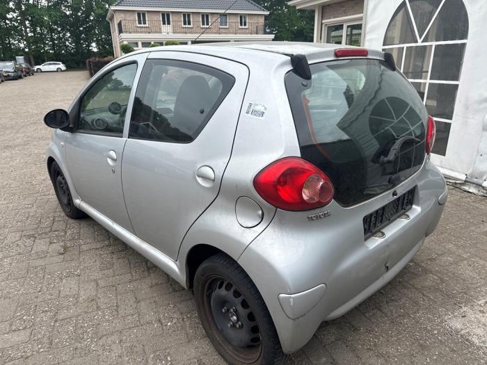 Toyota Aygo 1.0 12V VVT-i Sloopvoertuig (2008, Zilvergrijs)