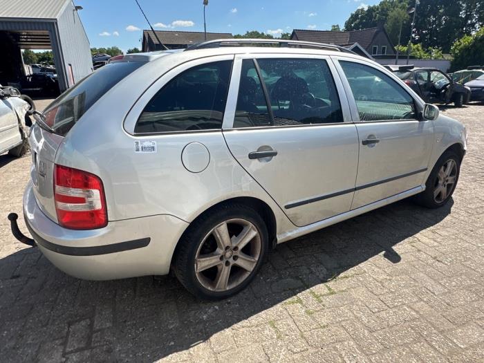 Skoda Fabia 2.0i Sloopvoertuig (2007, Zilvergrijs)