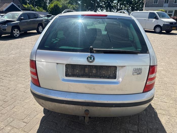 Skoda Fabia 2.0i Sloopvoertuig (2007, Zilvergrijs)