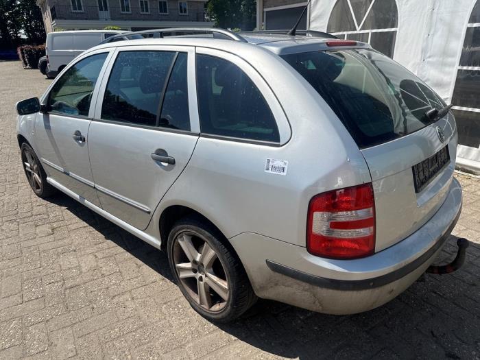 Skoda Fabia 2.0i Sloopvoertuig (2007, Zilvergrijs)