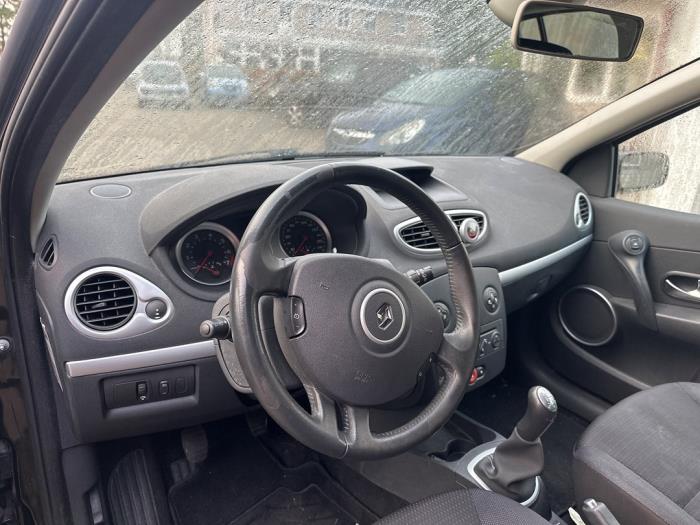 Renault Clio III 1.6 16V Sloopvoertuig (2006, Zwart)