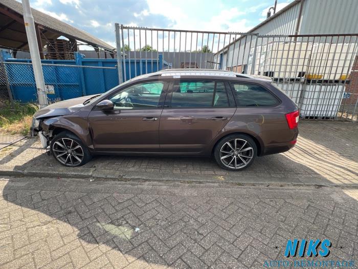 Skoda Octavia Combi 2.0 TDI GreenTec 16V Sloopvoertuig (2013, Bruin)