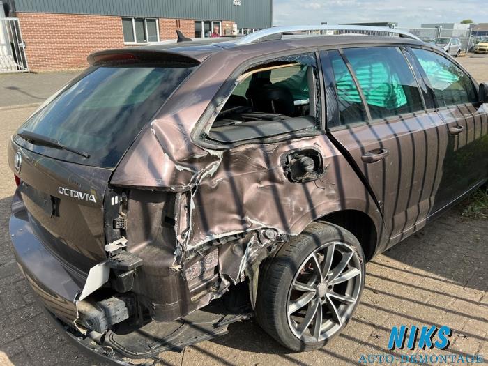 Skoda Octavia Combi 2.0 TDI GreenTec 16V Sloopvoertuig (2013, Bruin)