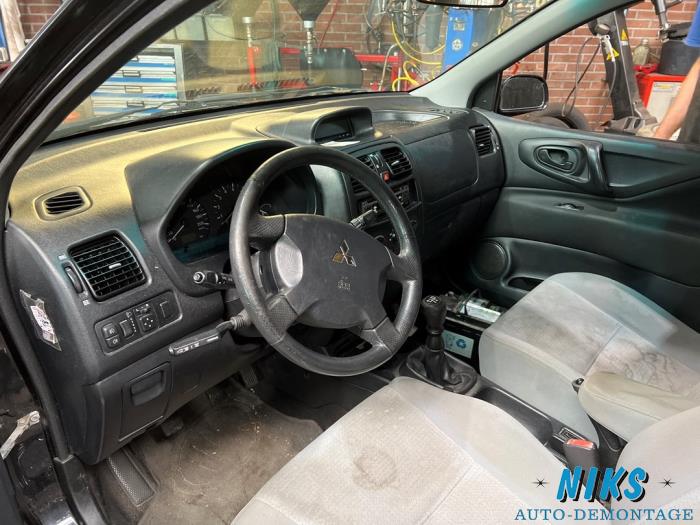 Mitsubishi Space Star 1.6 16V Sloopvoertuig (2003, Zwart)