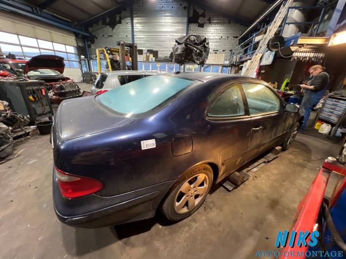 Mercedes CLK 2.0 200K Evo 16V Sloopvoertuig (2001, Blauw)
