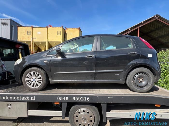 Fiat Punto Sloopvoertuig (2007, Zwart)