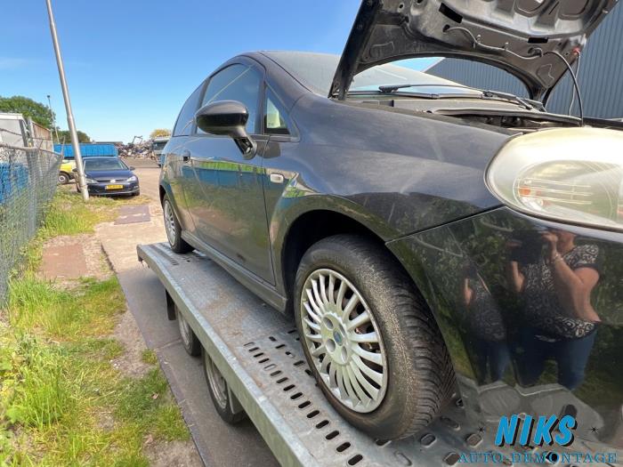 Fiat Punto Sloopvoertuig (2006, Zwart)