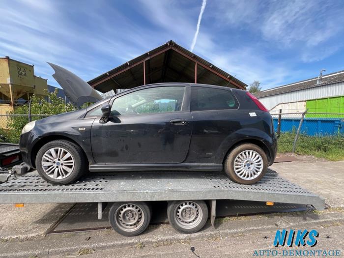 Fiat Punto Sloopvoertuig (2006, Zwart)